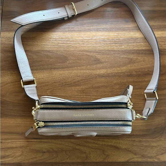 Marc Jacobs Beige Leather The Moto Shot 21 Crossbody Bag - Picture 4 of 10